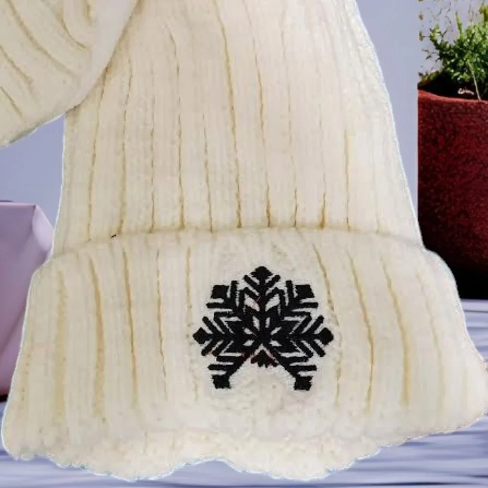 WHITE WINTER‎ CAP WITH FACEMASK NIP